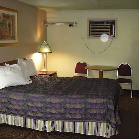 Trails West Motel South Hutchinson Экстерьер фото