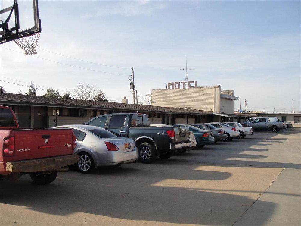 Trails West Motel South Hutchinson Экстерьер фото
