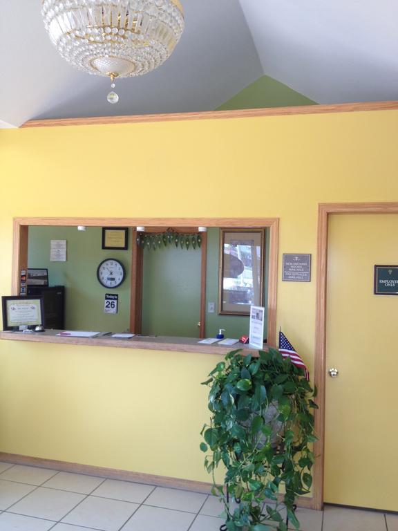 Trails West Motel South Hutchinson Экстерьер фото