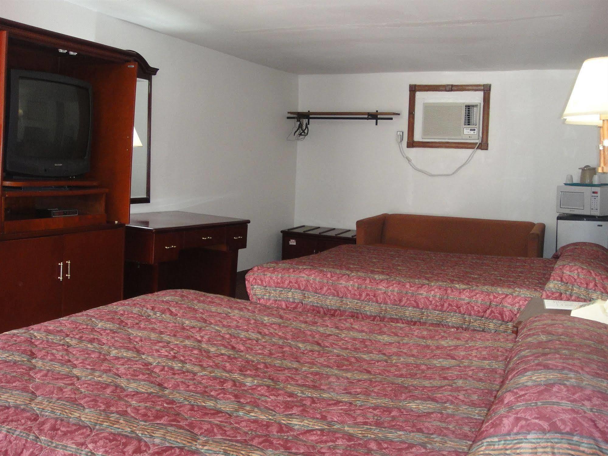 Trails West Motel South Hutchinson Экстерьер фото