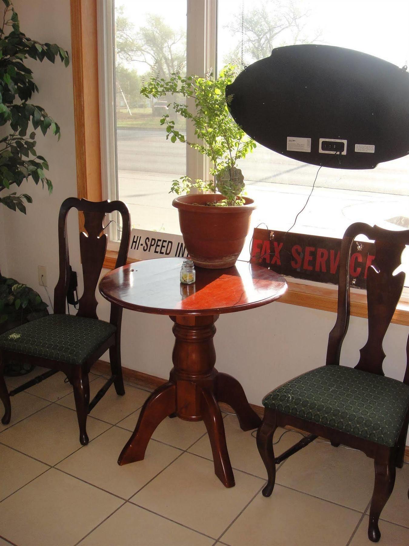 Trails West Motel South Hutchinson Экстерьер фото